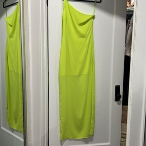 Super down (revolve) one shoulder line green dress